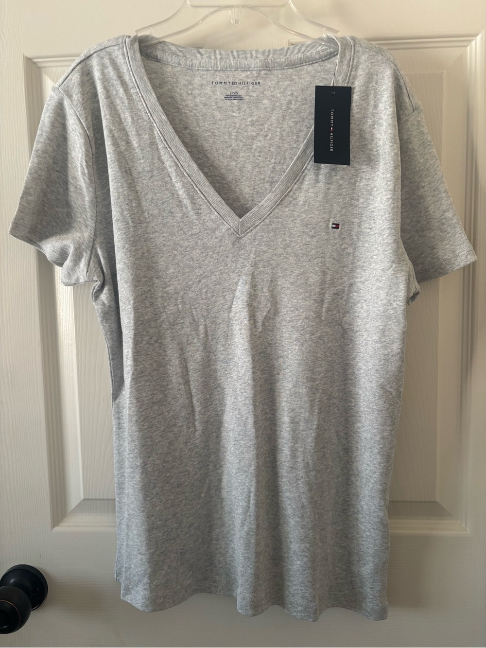 NWT Tommy Hilfiger Women’s V-Neck Tee — Heather Gray Size L
